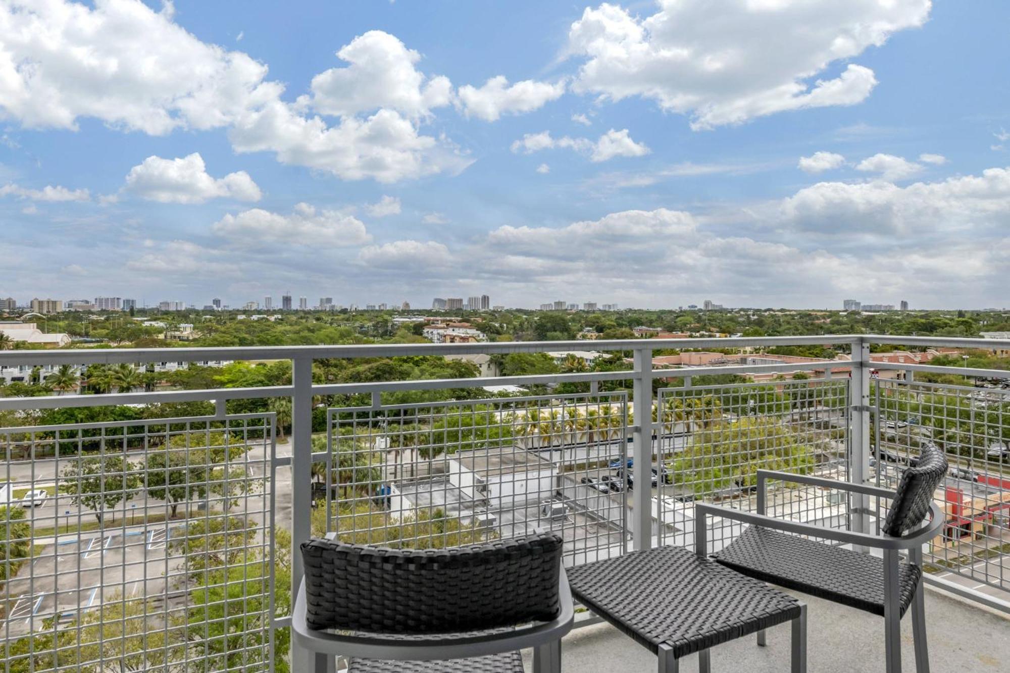 Courtyard By Marriott Fort Lauderdale Downtown Exterior photo