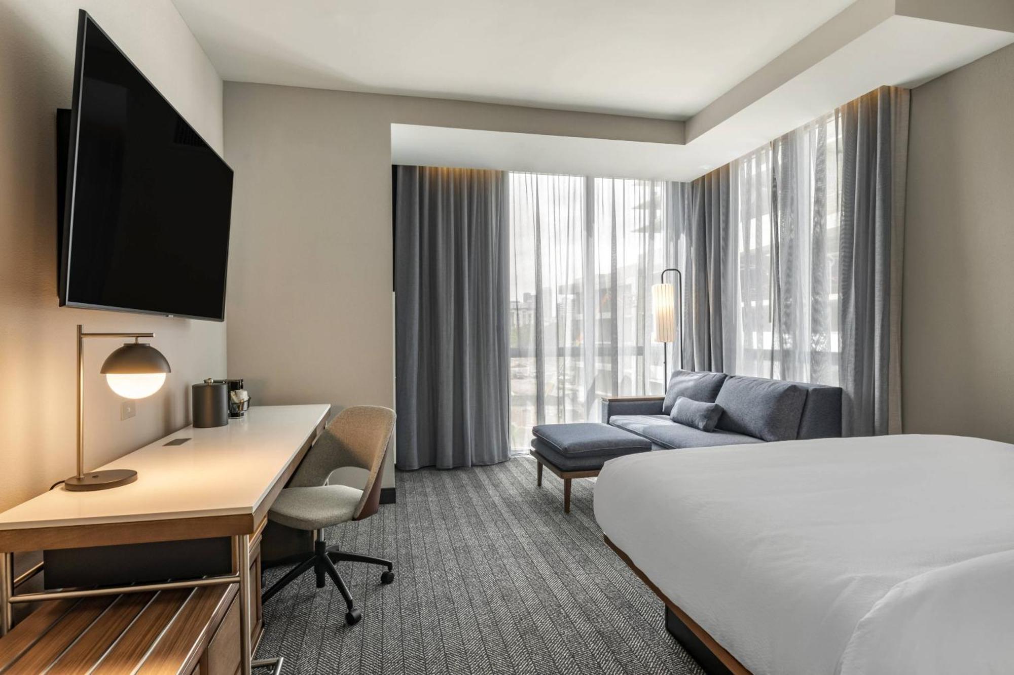 Courtyard By Marriott Fort Lauderdale Downtown Exterior photo