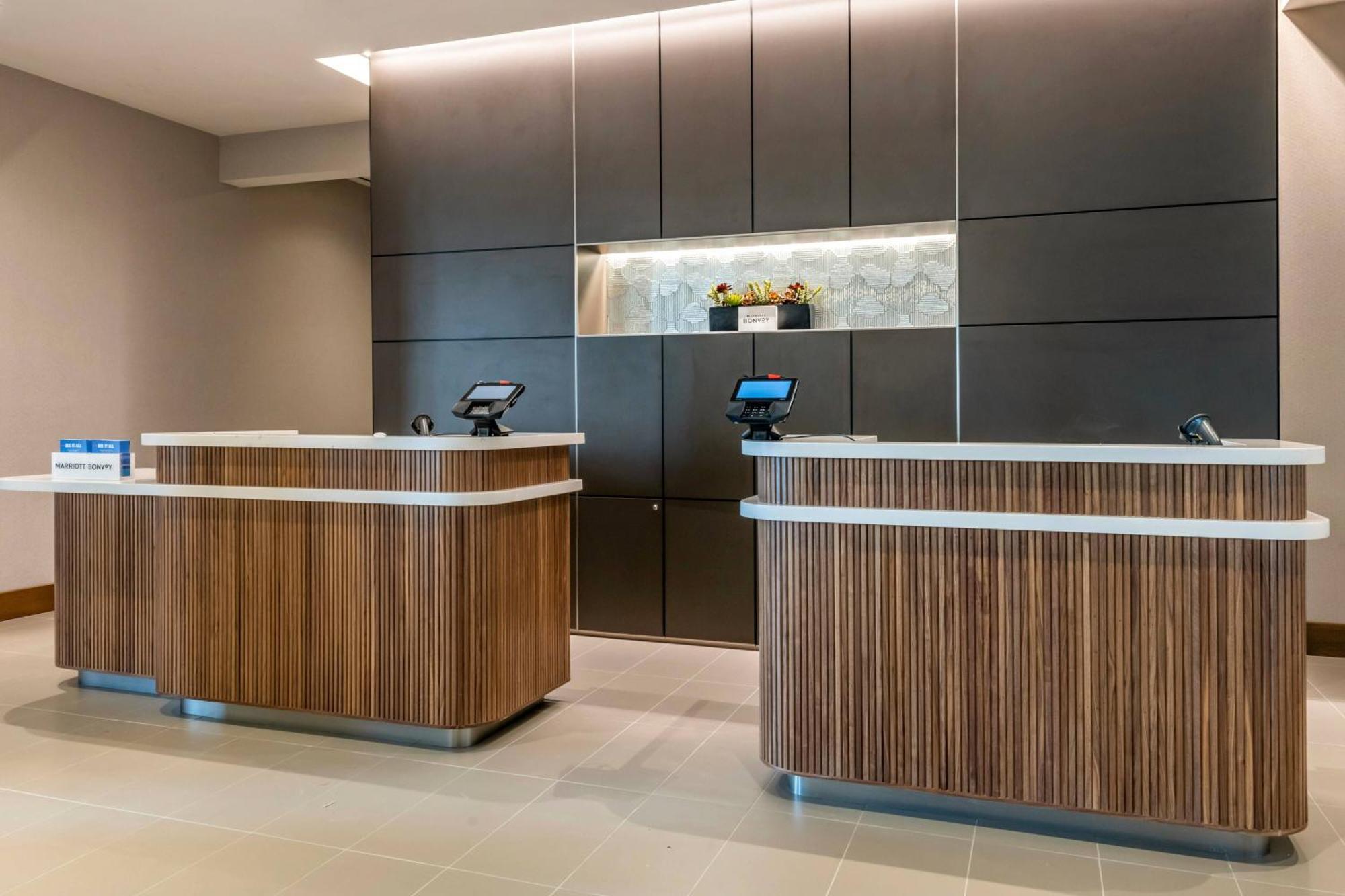 Courtyard By Marriott Fort Lauderdale Downtown Exterior photo