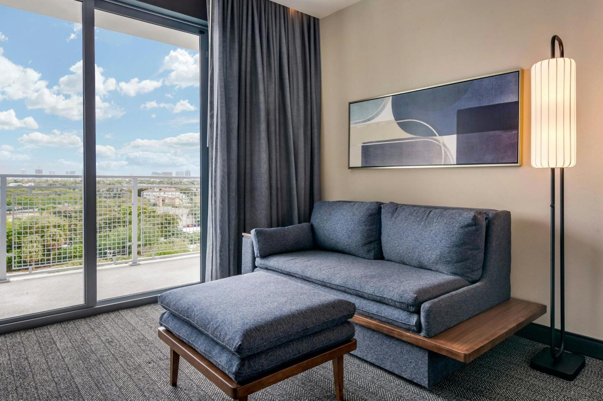 Courtyard By Marriott Fort Lauderdale Downtown Exterior photo